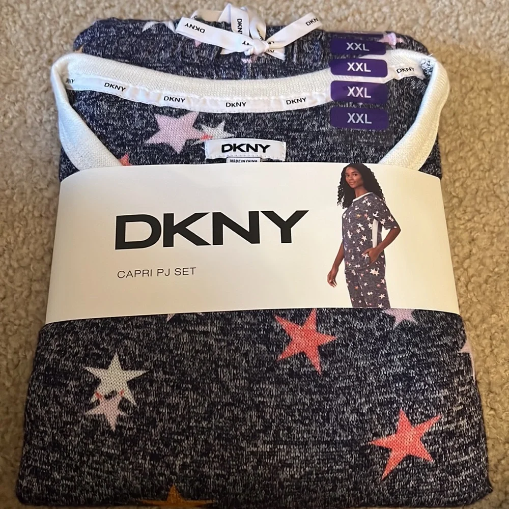 DKNY Women's Elastic Waistband Capri & Short Sleeve
Pajama Set (Navy Star, XXL) - Picture 4 of 7